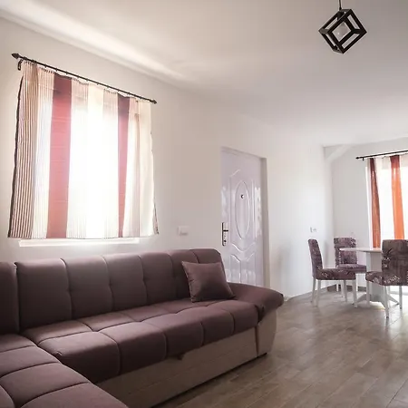 Uvac Guest house 3*